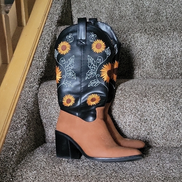Shoes - Sunflower Embroidered Black and Tan Women's Boots